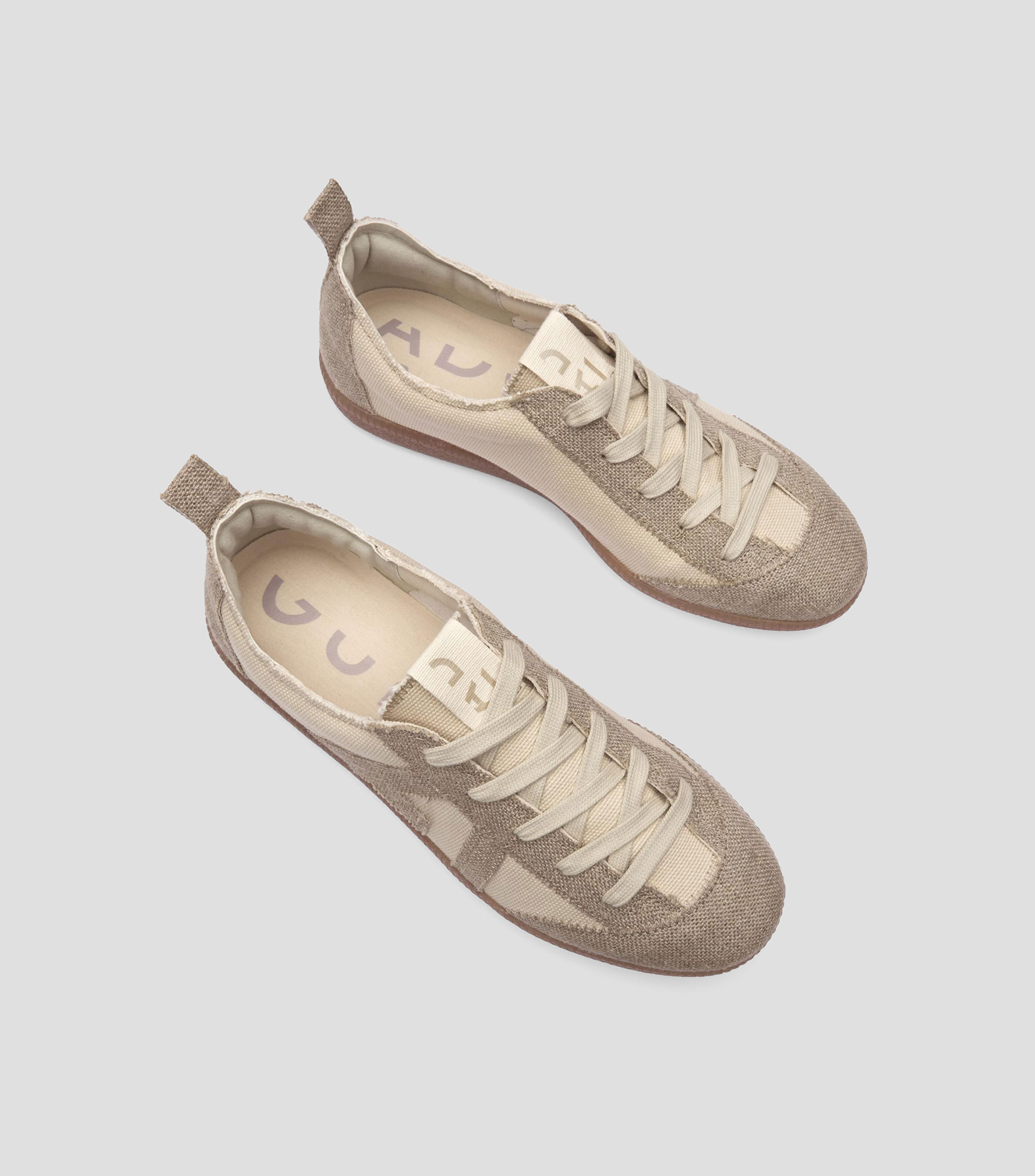 Tenis casuales con bordado Mujer